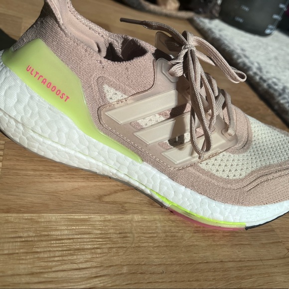 Nike Ultra Boost Running Show - size 6.5 - Picture 3 of 7